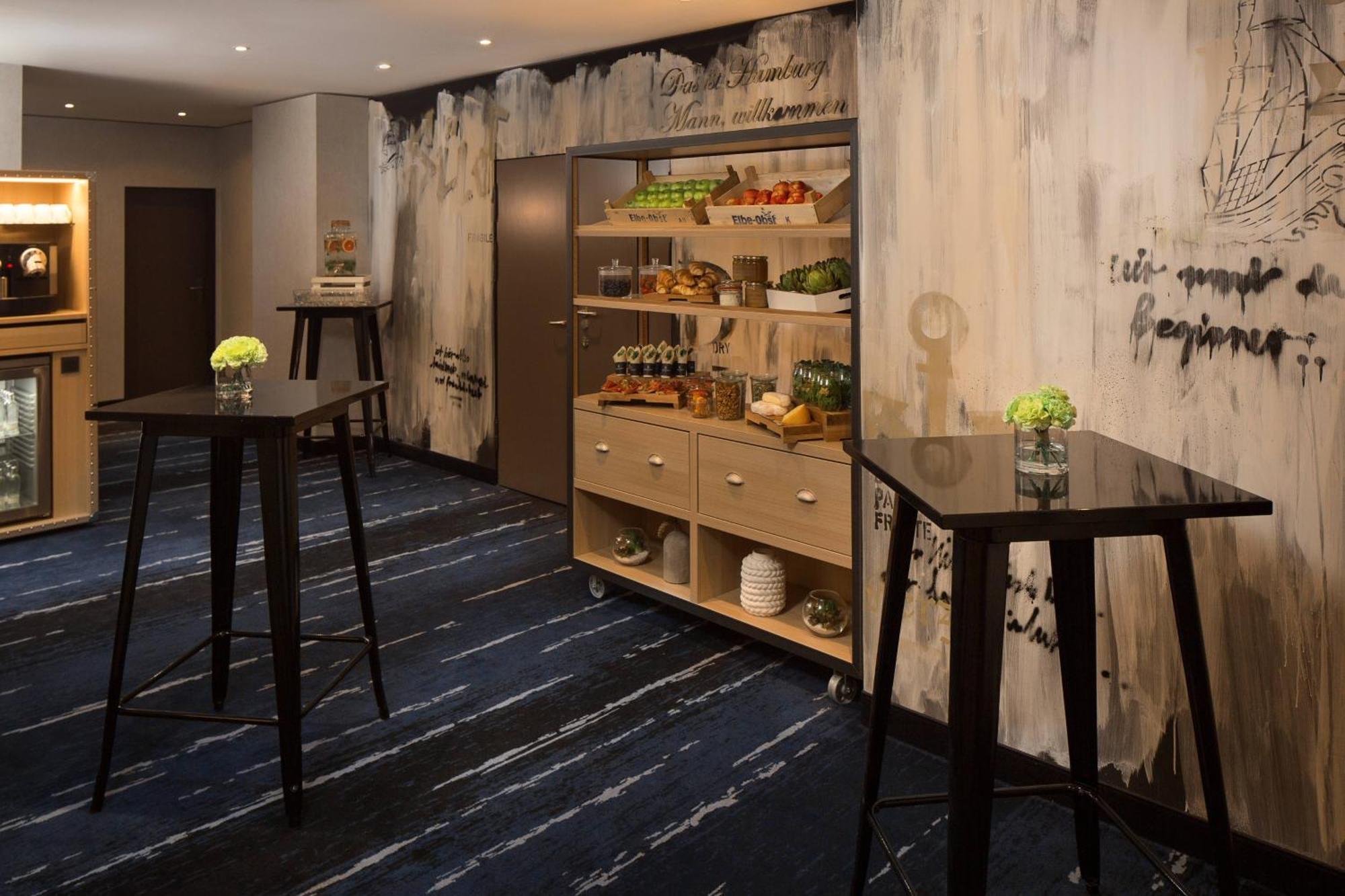 汉堡万丽酒店 外观 照片 The lounge at the airport
