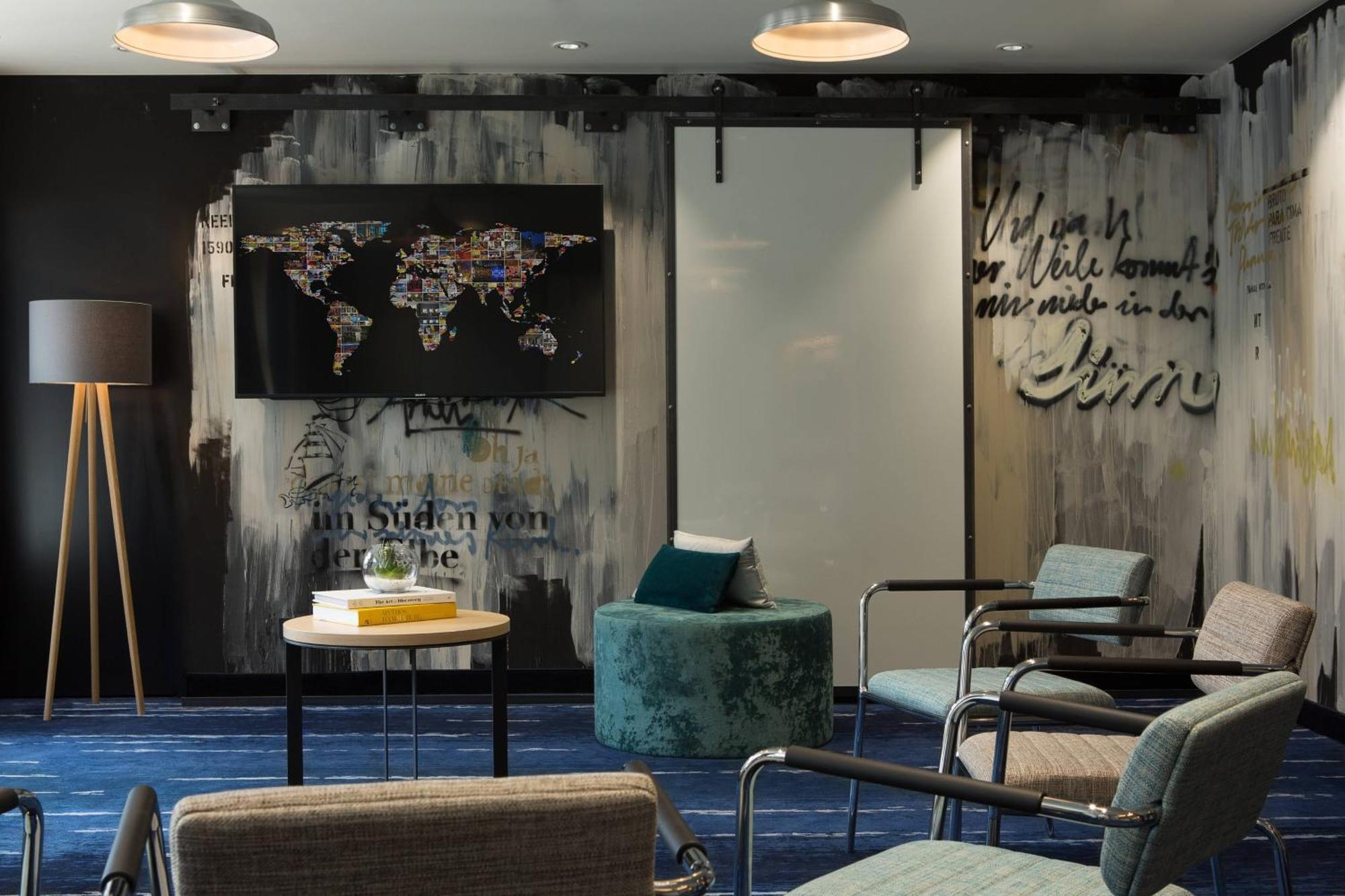 汉堡万丽酒店 外观 照片 The lounge at the airport