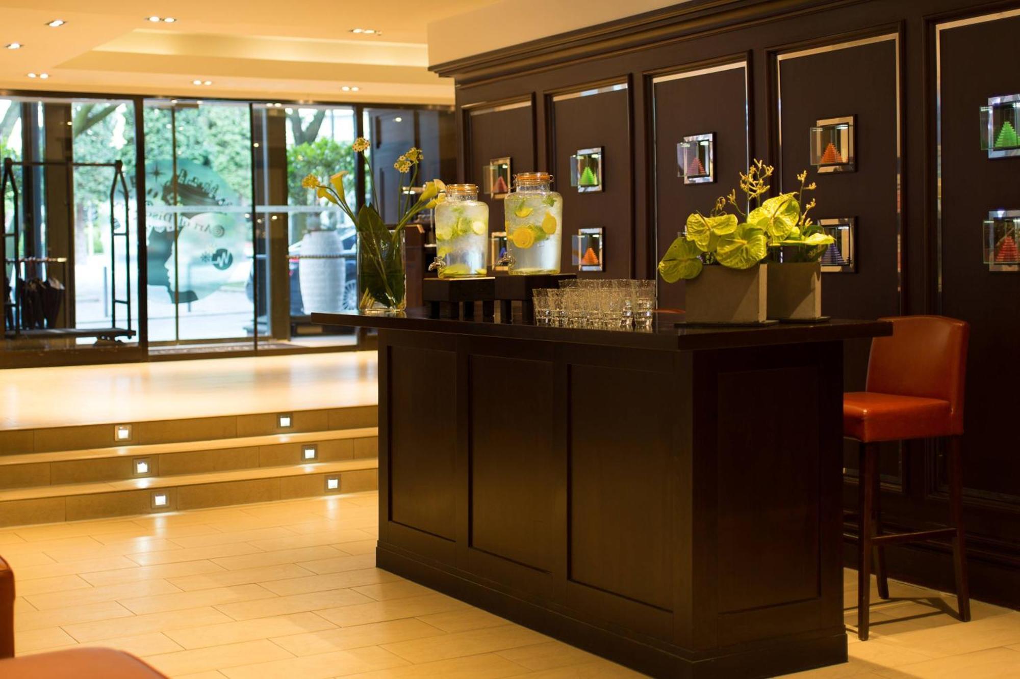 汉堡万丽酒店 外观 照片 The bar at the hotel