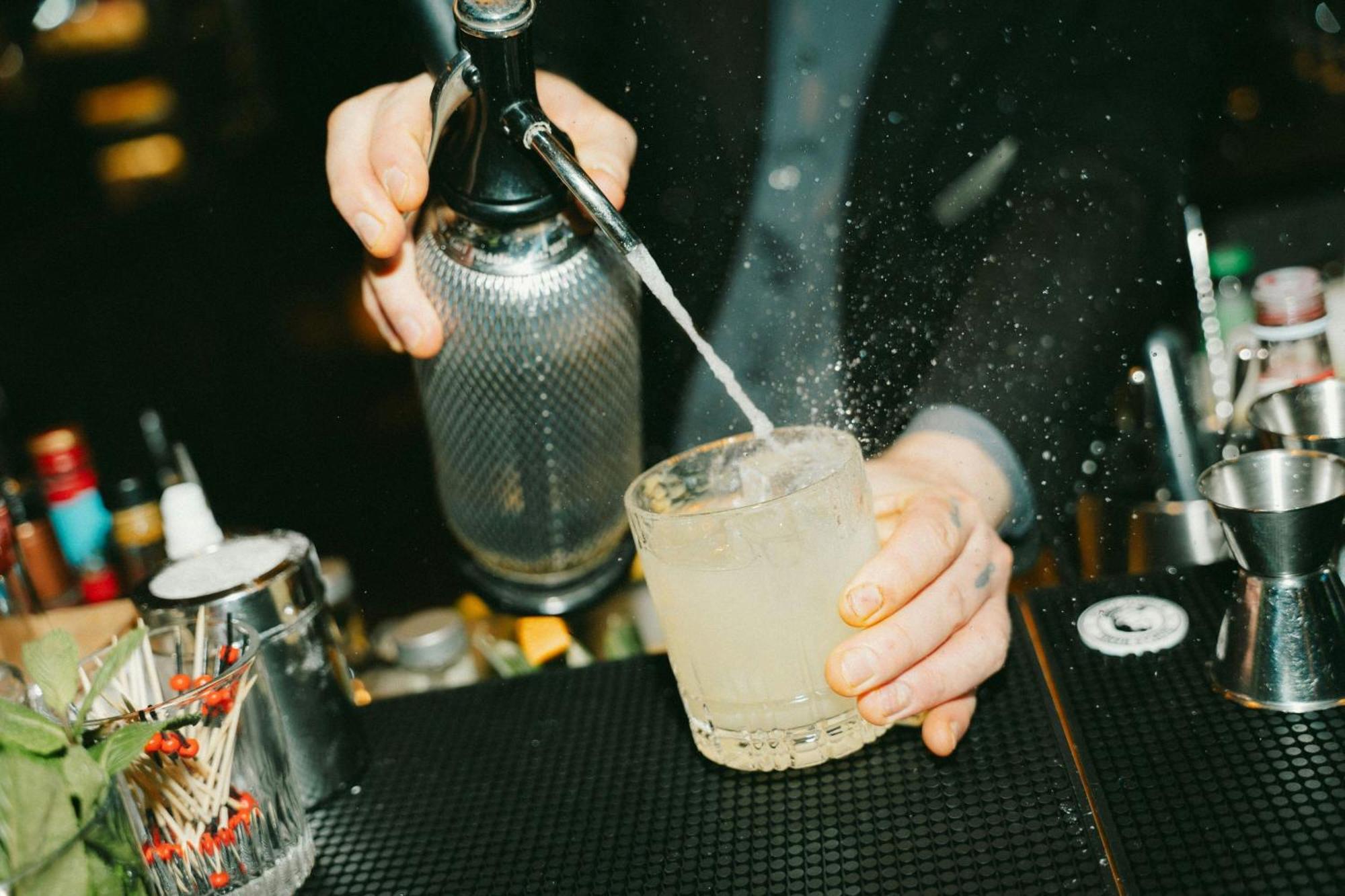 汉堡万丽酒店 外观 照片 Soda siphon in use