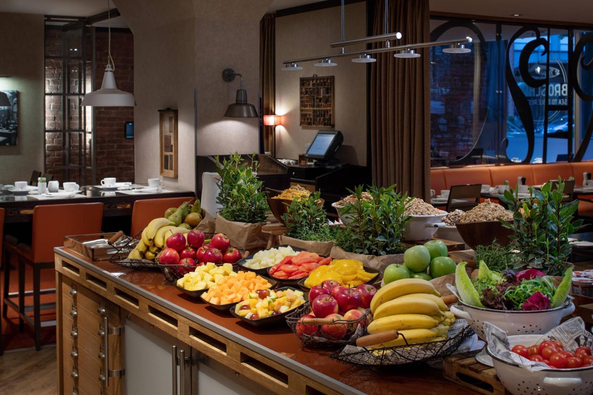 汉堡万丽酒店 外观 照片 A buffet at a hotel