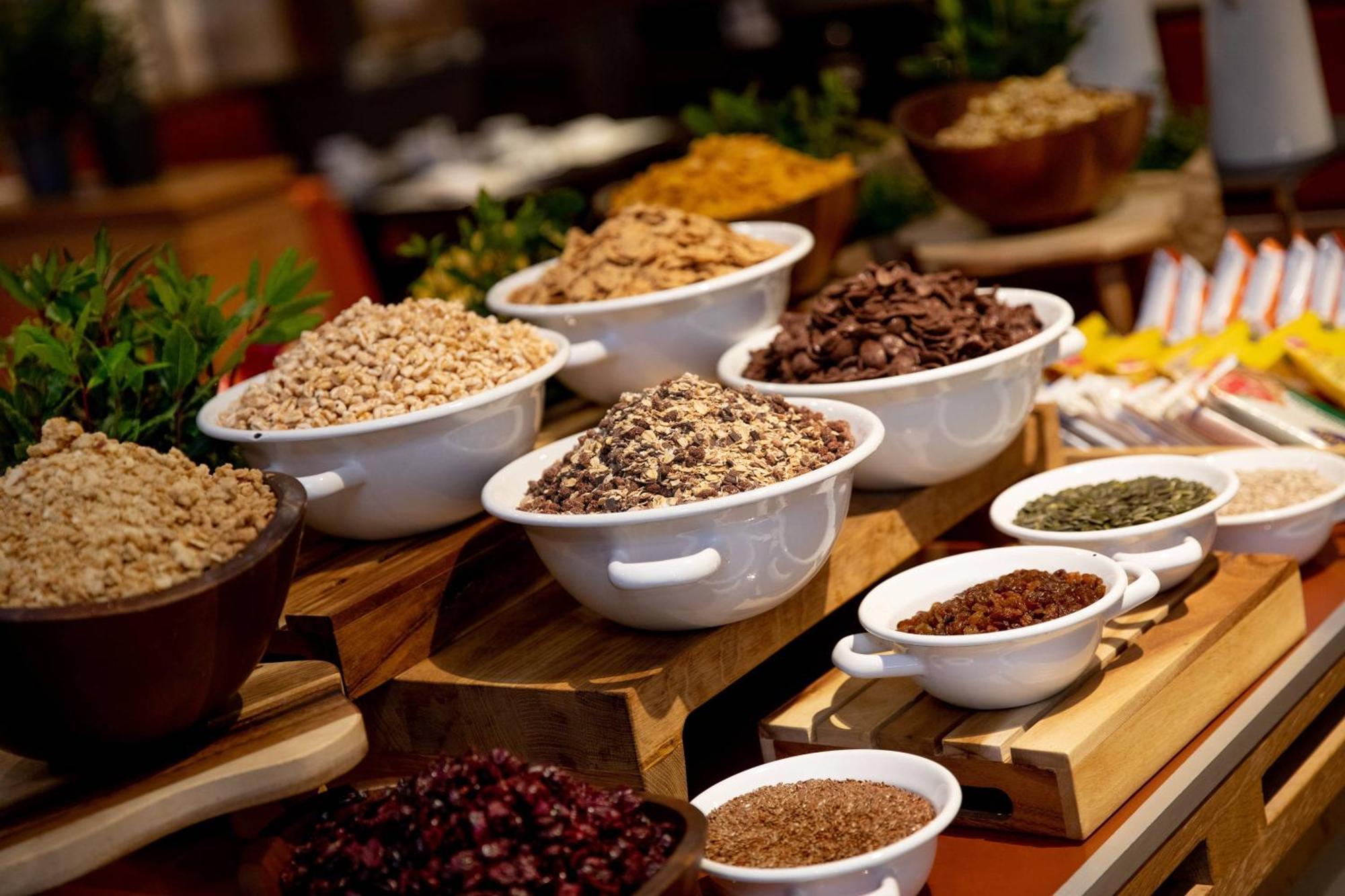 汉堡万丽酒店 外观 照片 A selection of breakfast cereals