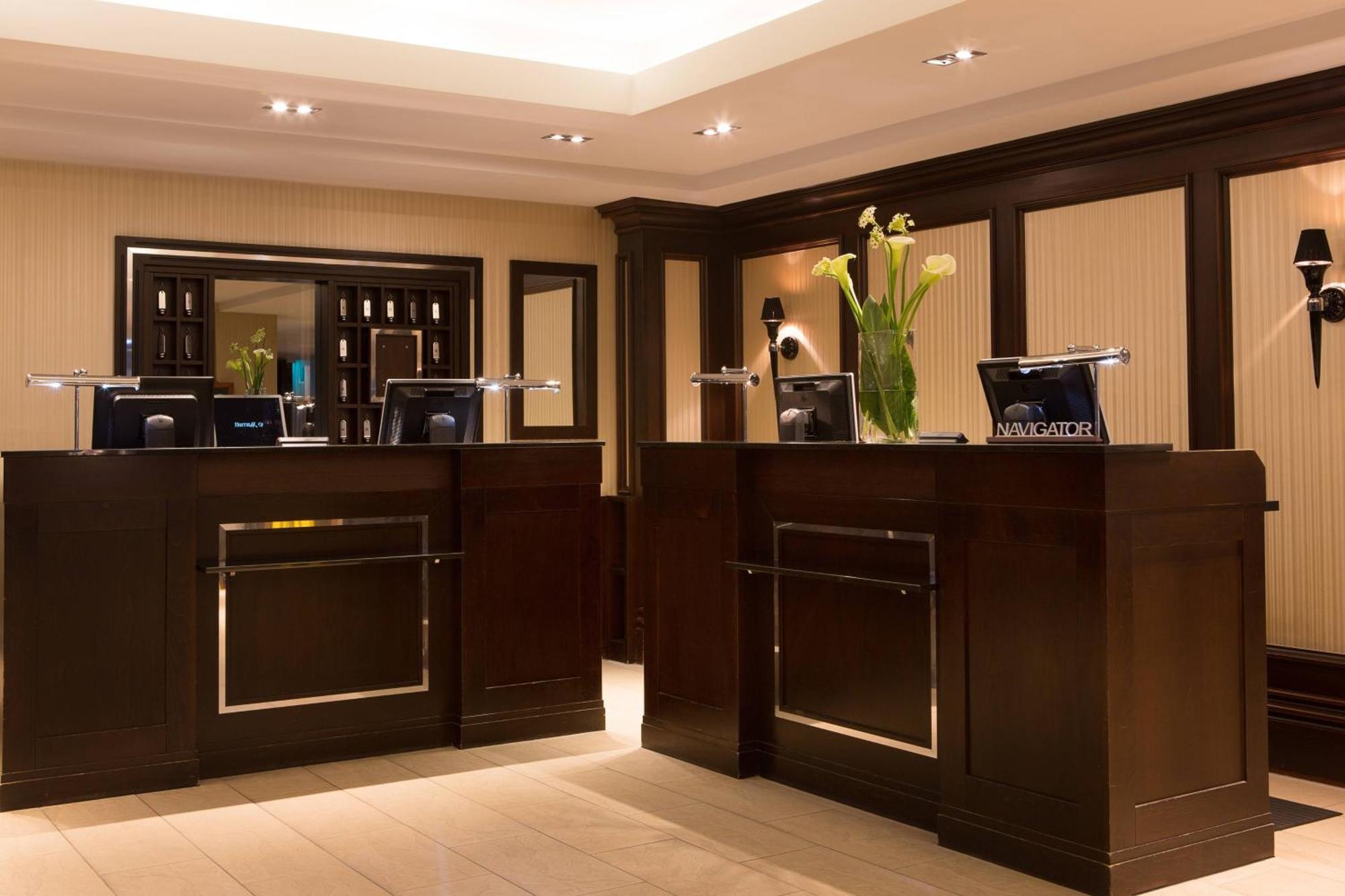 汉堡万丽酒店 外观 照片 Reception desk at the hotel